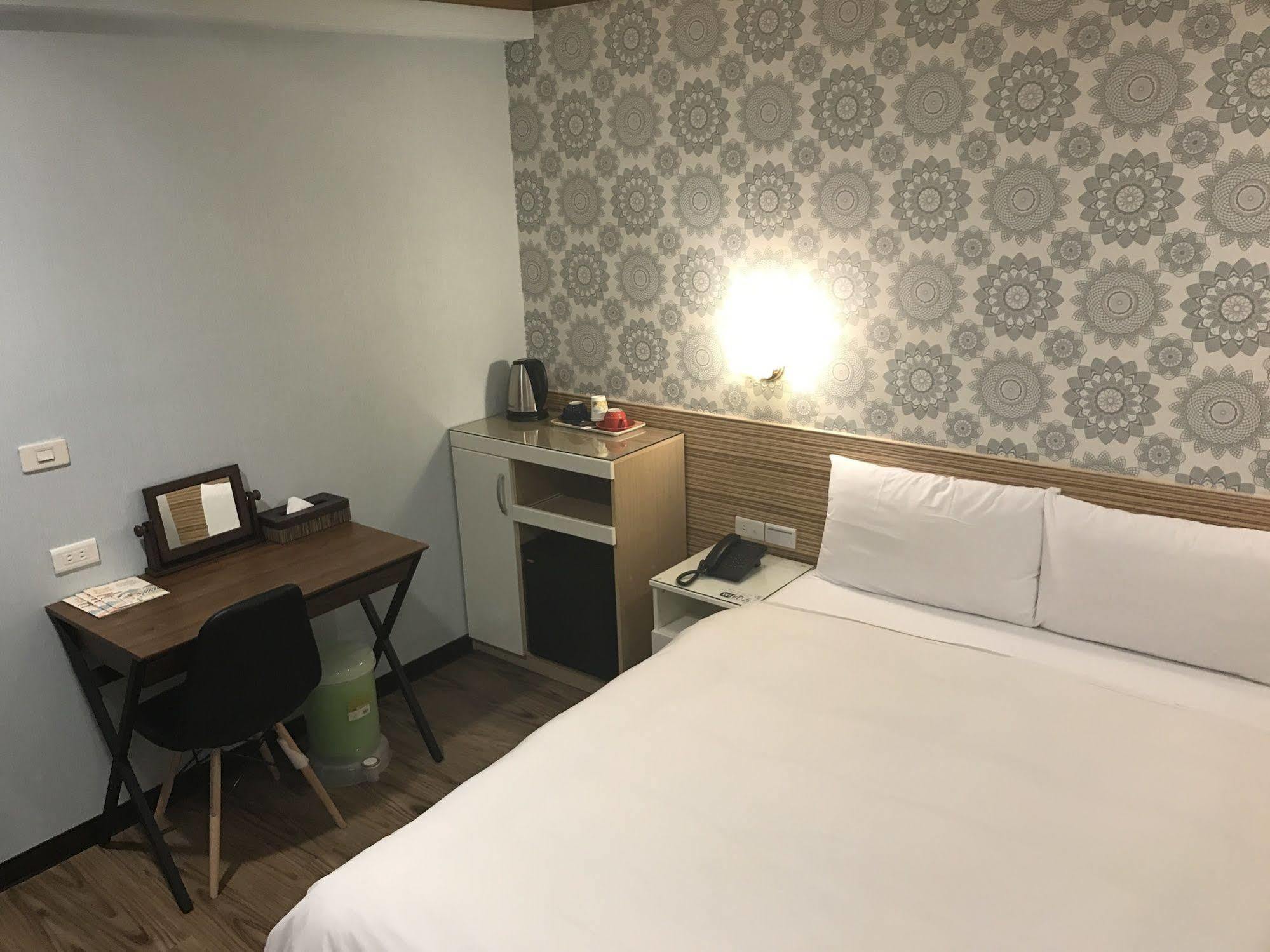 泊居旅店 Oursinn Hotel Тайбэй Экстерьер фото
